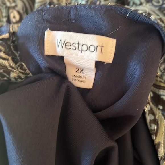 Sheer fabric overlay on lined bodice . - Picture 3 of 5